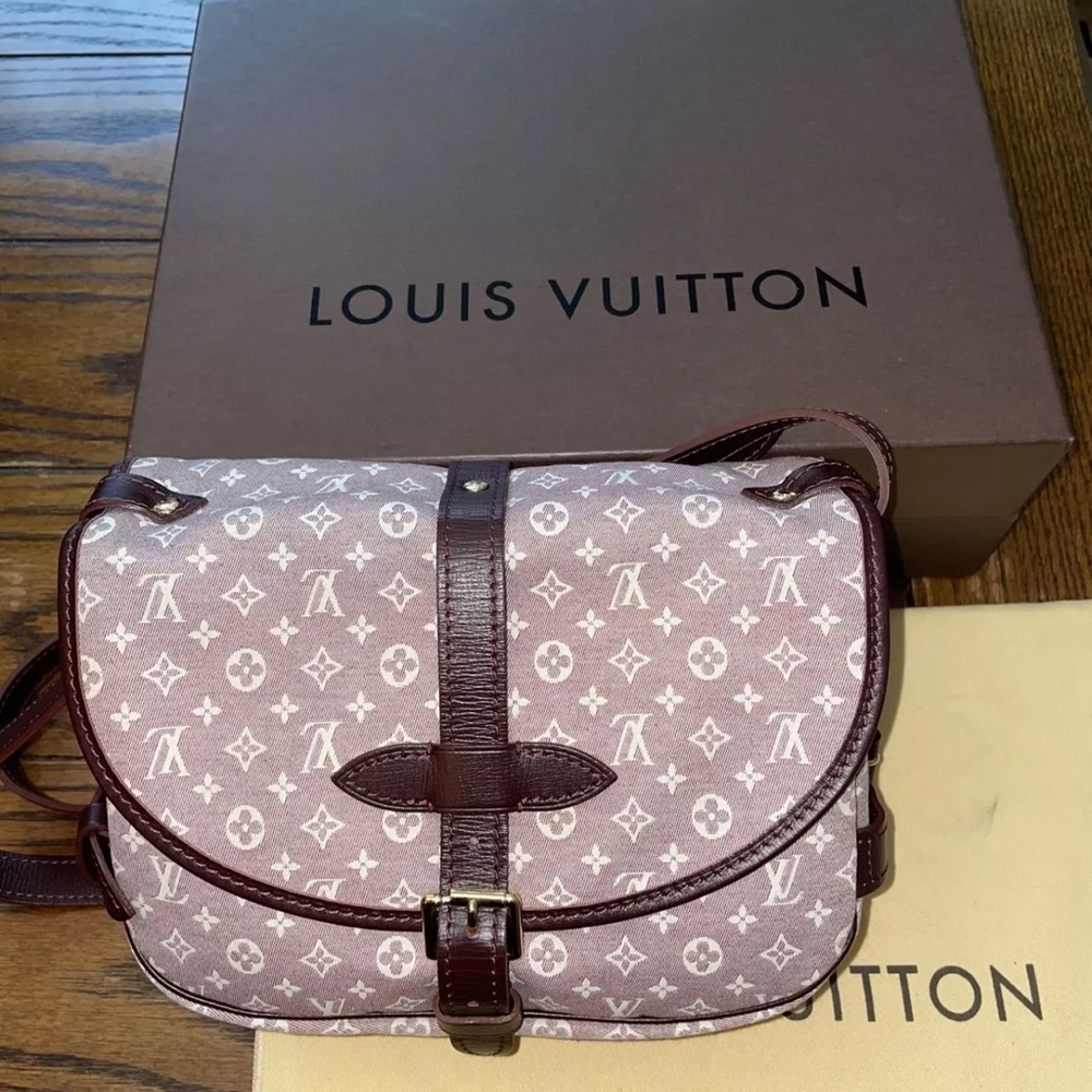 Pre-loved Louis Vuitton cross bag